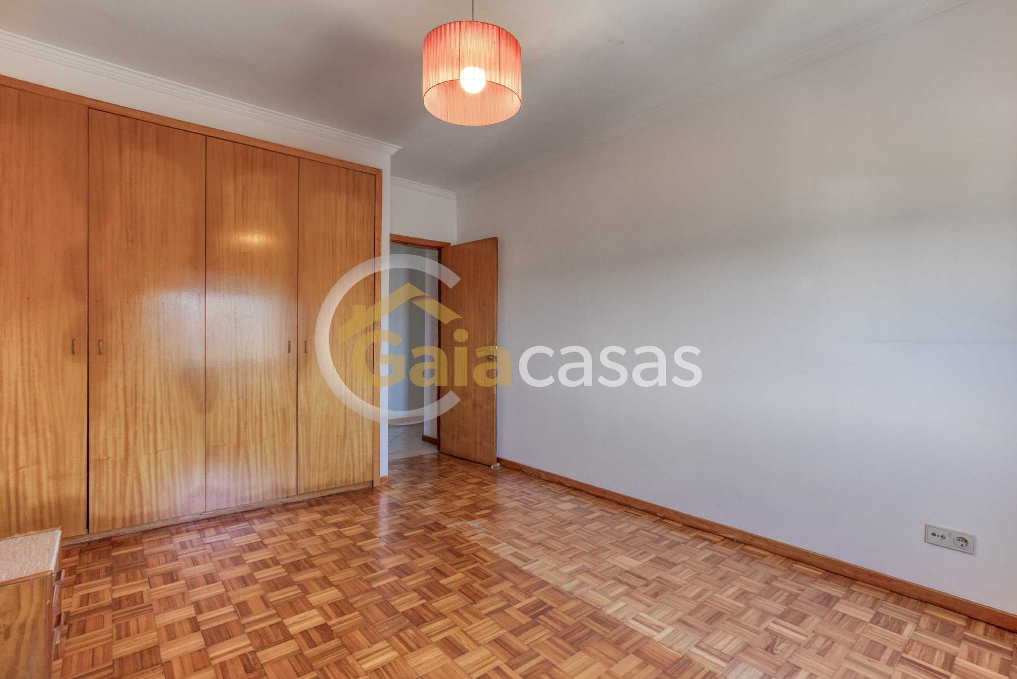 quarto-com-roupeiro.jpg