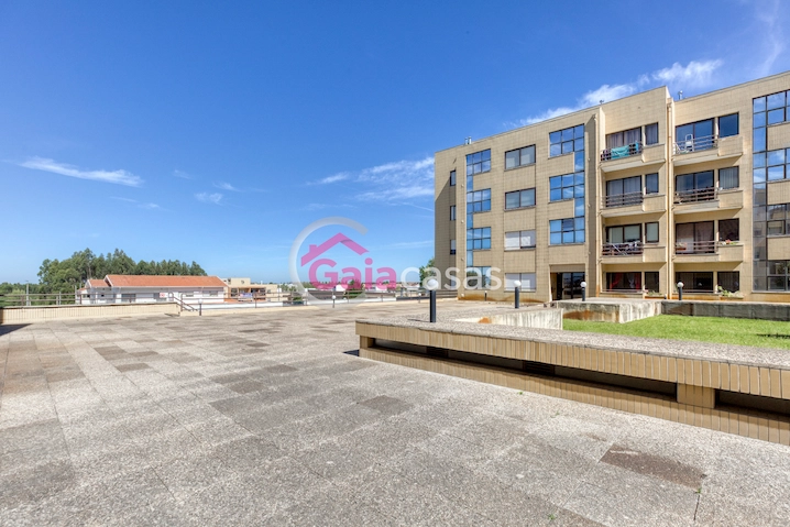 Apartamento T1 em Gulpilhares - cozinha equipada - lugar de garagem