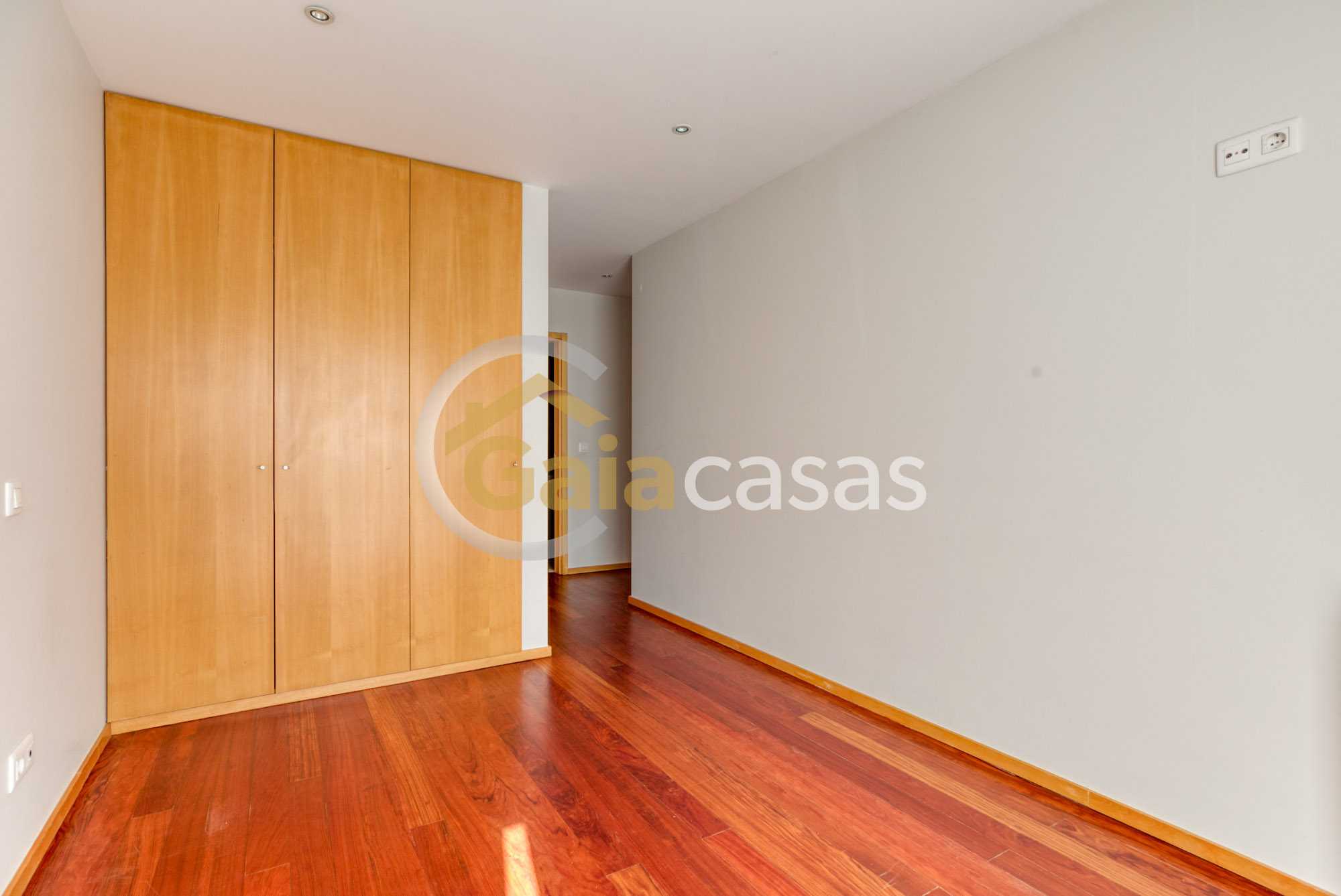 quarto-com-roupeiro.jpg