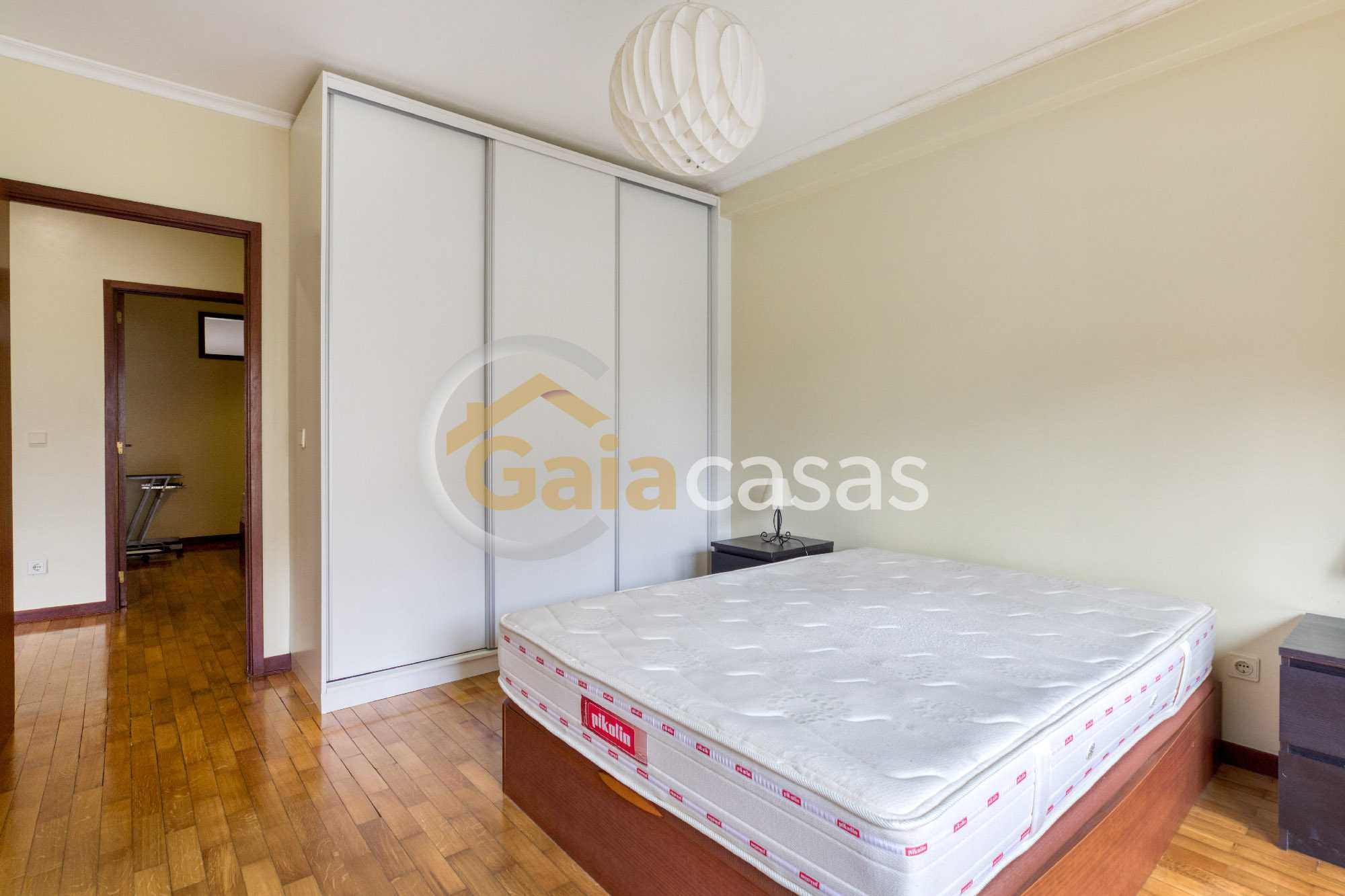 quarto-com-roupeiro.jpg