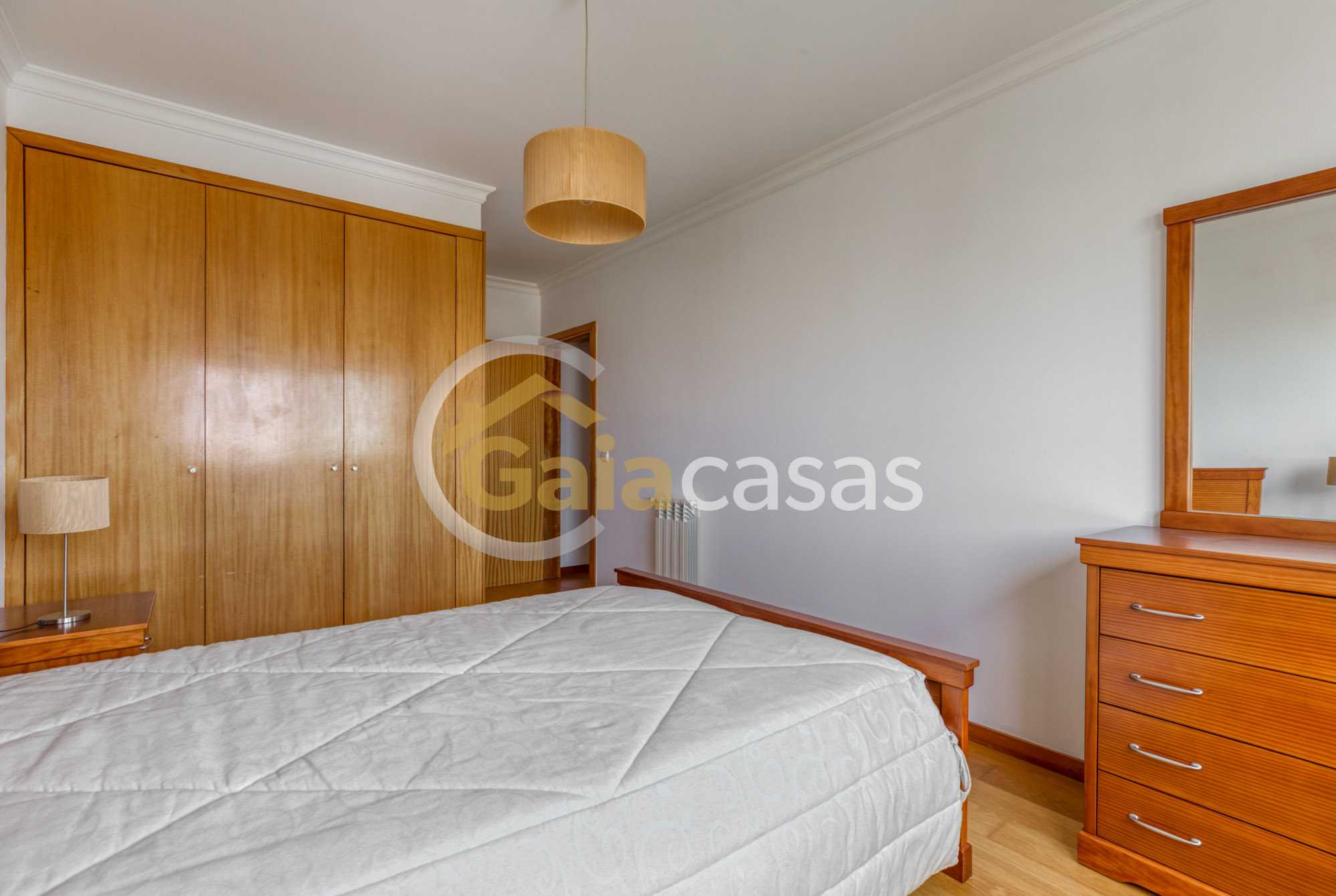 quarto-com-roupeiro.jpg
