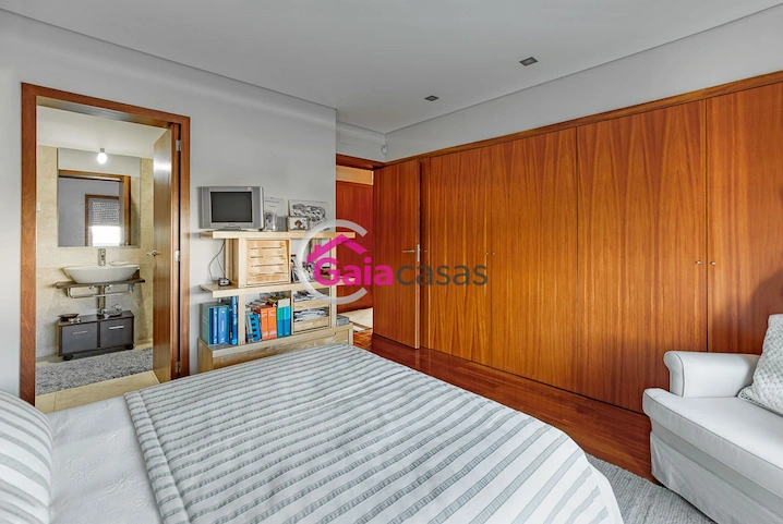 quarto com armário quarto com ar mário e wc