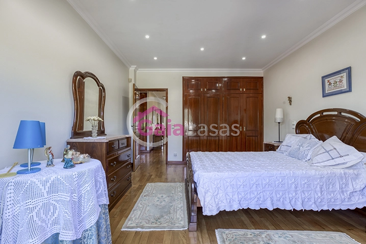 quarto-principal-com-roupeiro