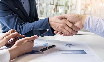 comprador e vendedor assinam o contrato