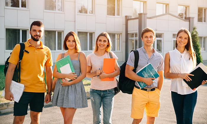 Jovens estudantes a procura de quarto para arrendar