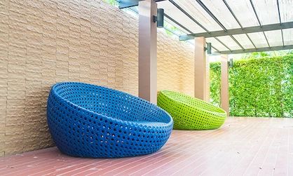 cadeiras no terraço