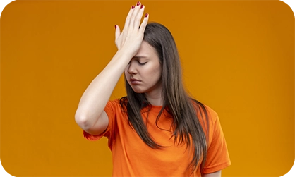 mulher aborrecida por fazer erros